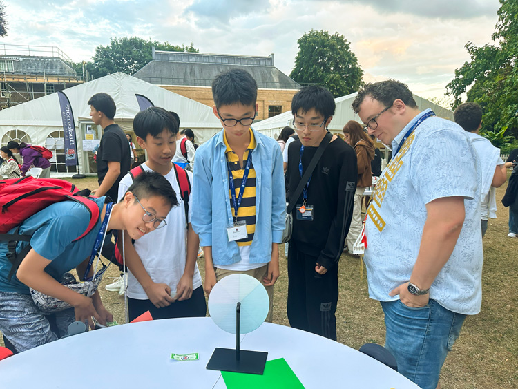 牛津大學英語探索營 